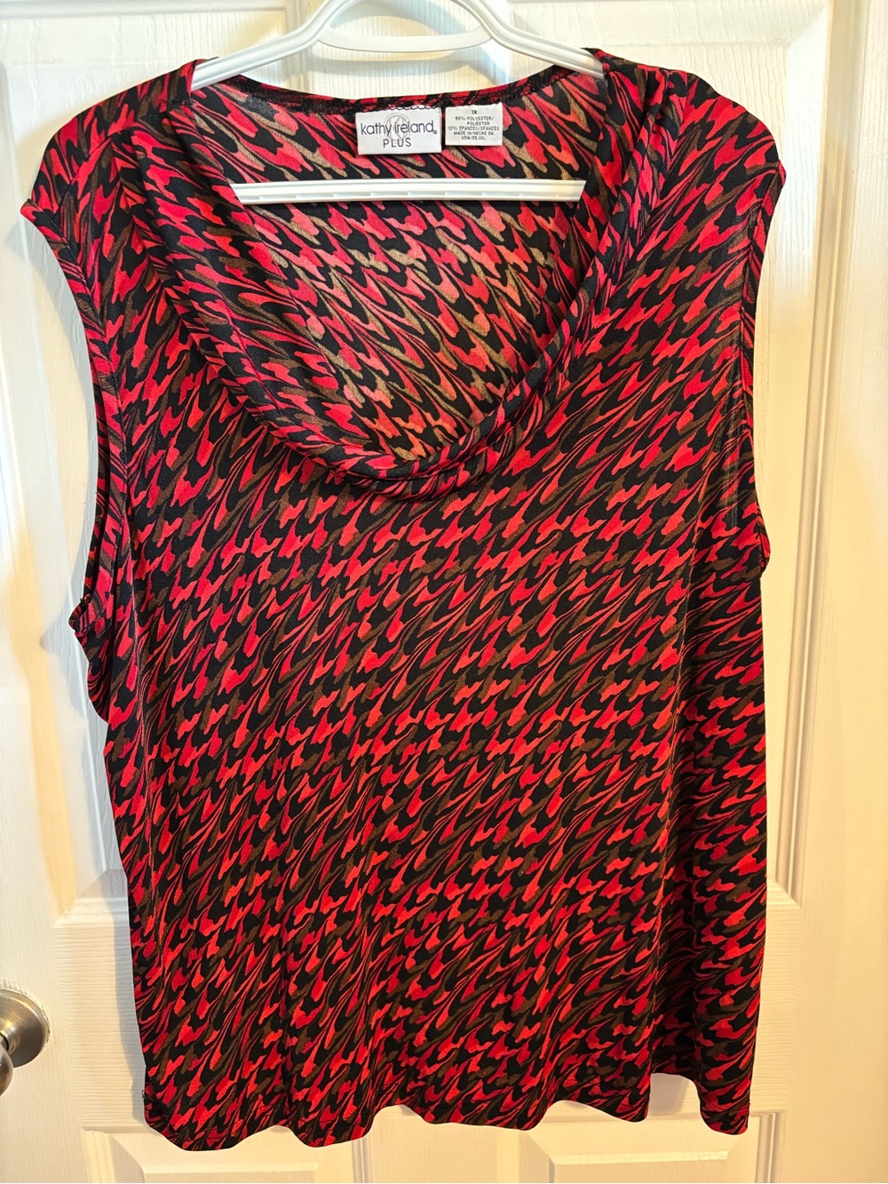 😍Kathy Ireland Plus Red & Black Sleeveless Cowl Neck Top Size 1X